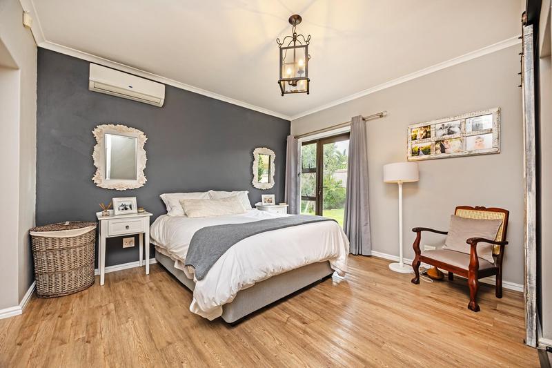 3 Bedroom Property for Sale in Uitzicht Western Cape
